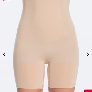NWT Spanx OnCore High-Waisted Mid-Thigh Short